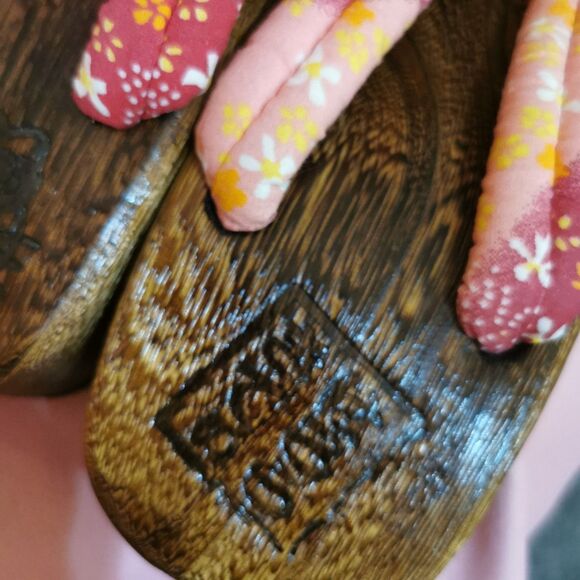 Rare Hello Kitty Rose Red Pink Kimono Yukata Geta Women Robe Japan Vintage Retro - Picture 12 of 15